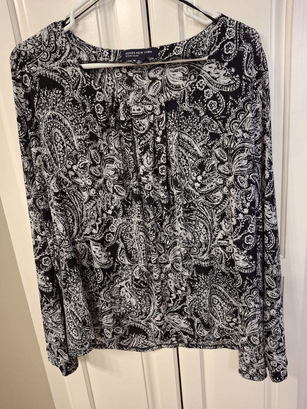 Jones New York Women's Black & White Paisley Long-Sleeve Blouse